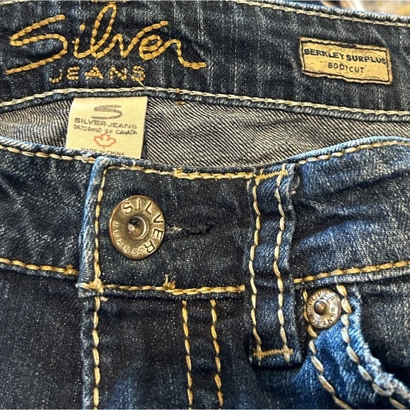 Silver Jeans Women's Berkley Surplus Bootcut Distressed Stretch Jeans Size 28/33 - Picture 7 of 9